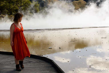 La "vasca di champagne", una vasta sorgente calda nella zona di Wai-O-Tapu